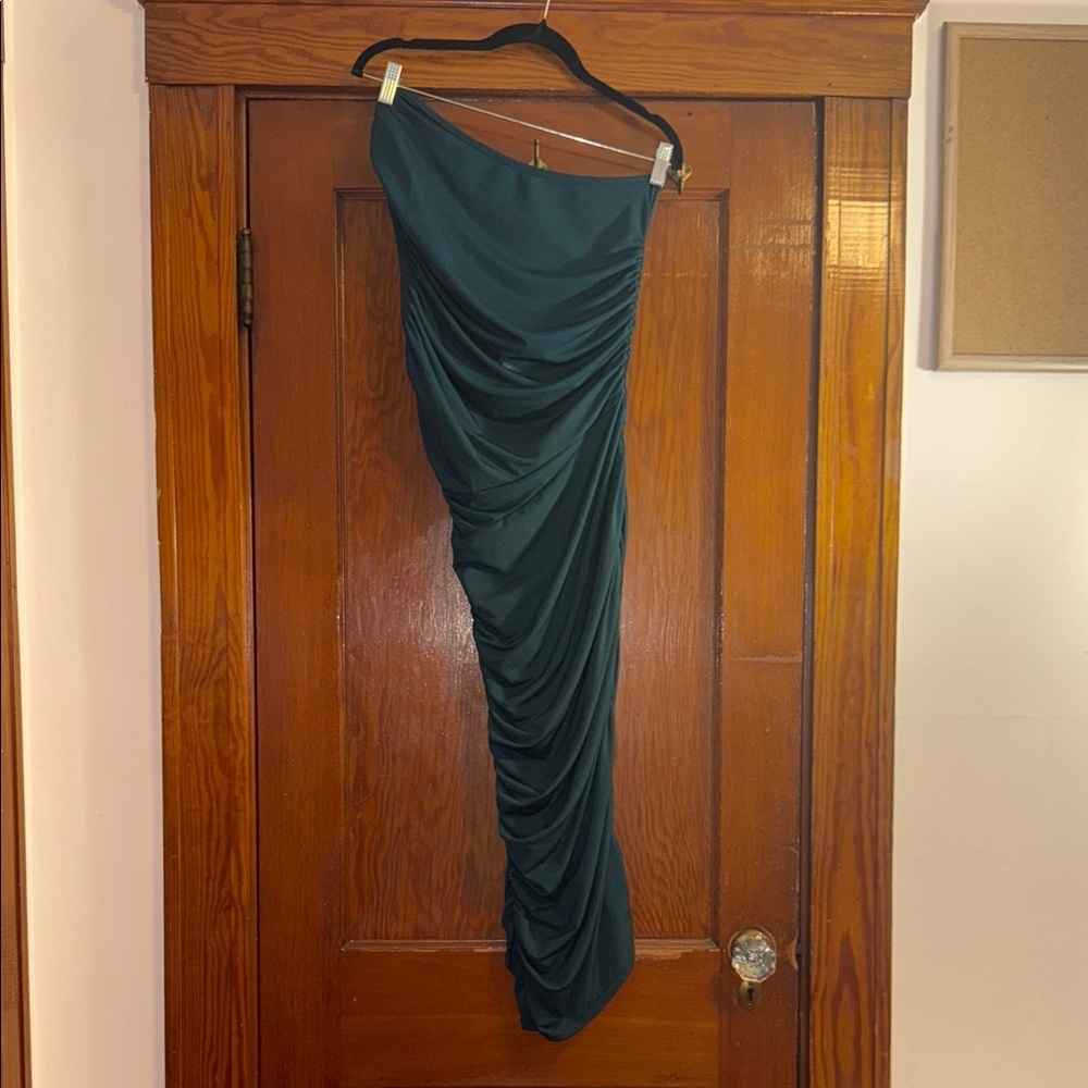 Elegant Emerald Green One Shoulder Ruched Asymmetrical Dress